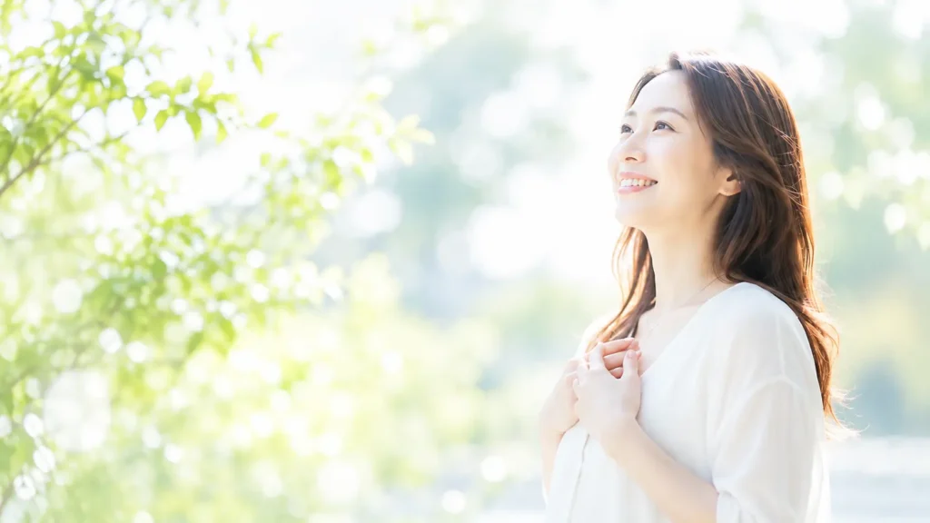 自分軸を整え心とエネルギーを軽やかにする女性