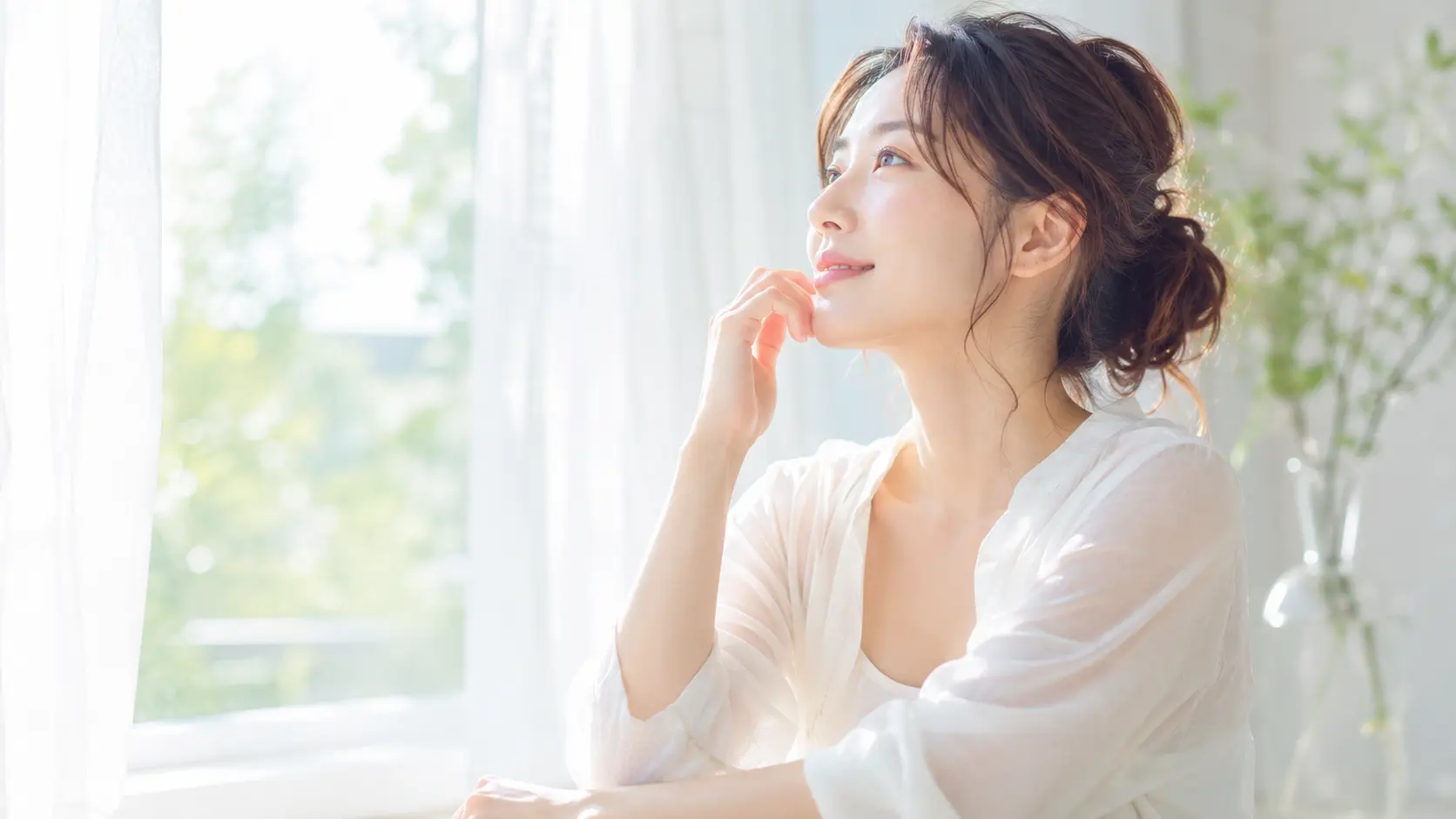 周りに振り回されず自分の内側の感覚に戻る女性のイメージ